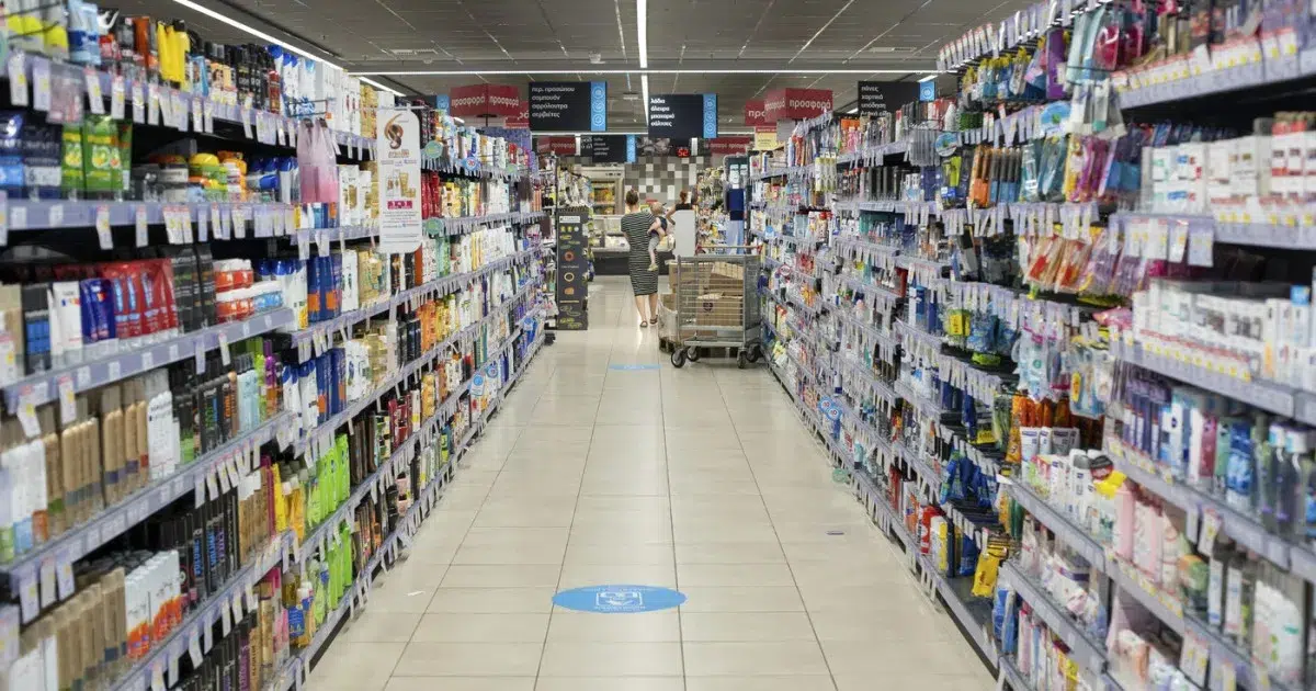 Supermarketurile anunță măsuri pentru reducerea consumului de electricitate