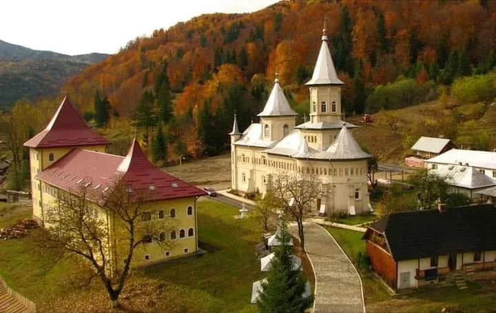 Drumul către Mănăstirea Nechit va fi reabilitat prin programul „Drumuri către spiritualitate și natură”
