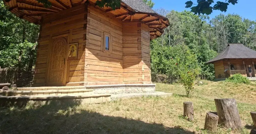 Athosul românesc de la Botoșani. Mănăstirile ascunse în pădurile din nordul României unde au slujit sfinții Cleopa, Paisie sau Onufrie
