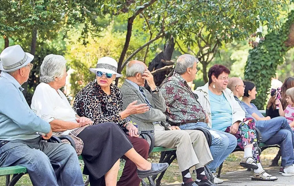 Cine sunt cei 900.000 pensionari care pierd 125 lei la pensie în 2026? Și persoanele cu handicap sunt afectate