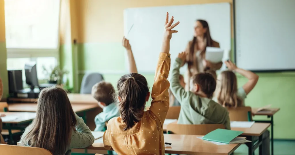 Când ar urma să intre bursele școlare în 2026-2027. Cine poate beneficia și ce sume sunt prevăzute