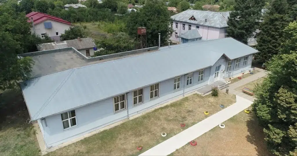 Președintele Nicușor Dan, prezent la deschiderea noului an școlar la o unitate de învățământ din rural. Directorul școlii, împotriva festivismului